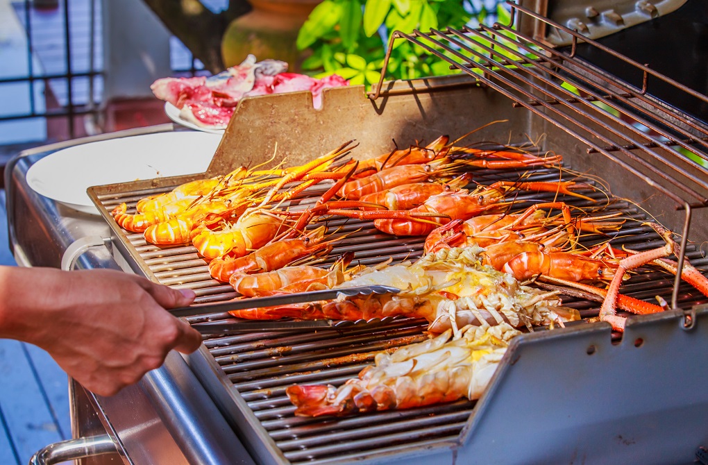Shrimp and lobster on the grill
